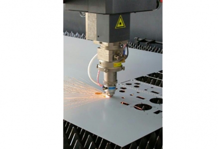 做好钣金加工前准备工作，保证安全和质量