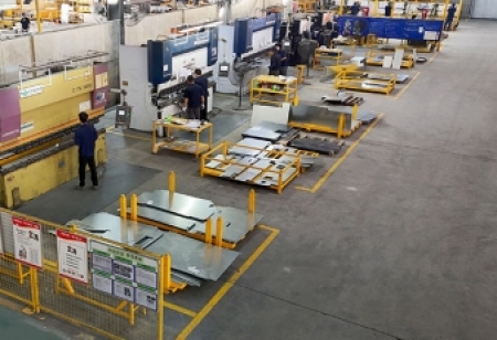 通讯机柜钣金加工过程中，钣金厂如何实现通风散热与结构强度兼顾？